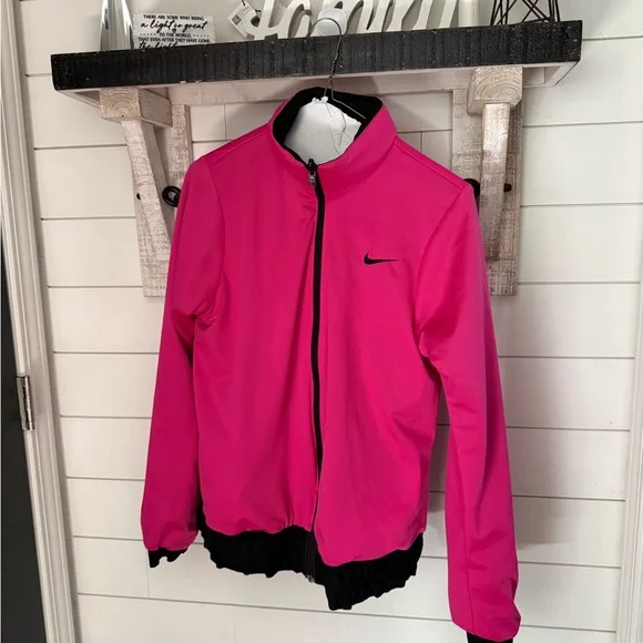 Nike Black Reversible Jacket
🚭 - Picture 3 of 7